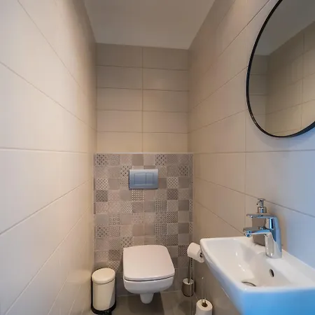 Lakefront - Pool & Panorama דירה