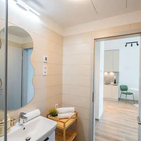 Lakefront - Pool & Panorama شقة شيوفوك