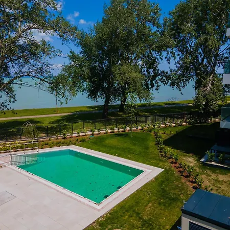 Lakefront - Pool & Panorama שיופוק