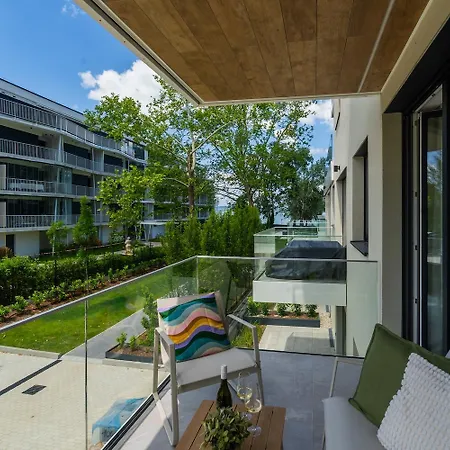 Lakefront - Pool & Panorama דירה שיופוק