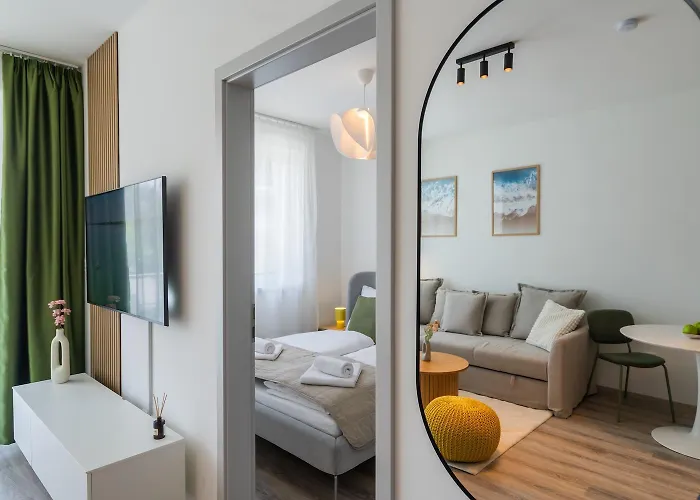 Lakefront - Pool & Panorama