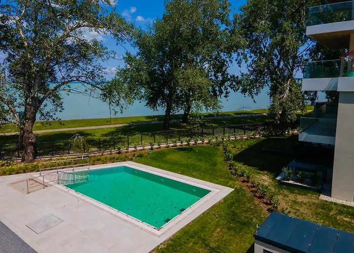 Lakefront - Pool & Panorama Siófok